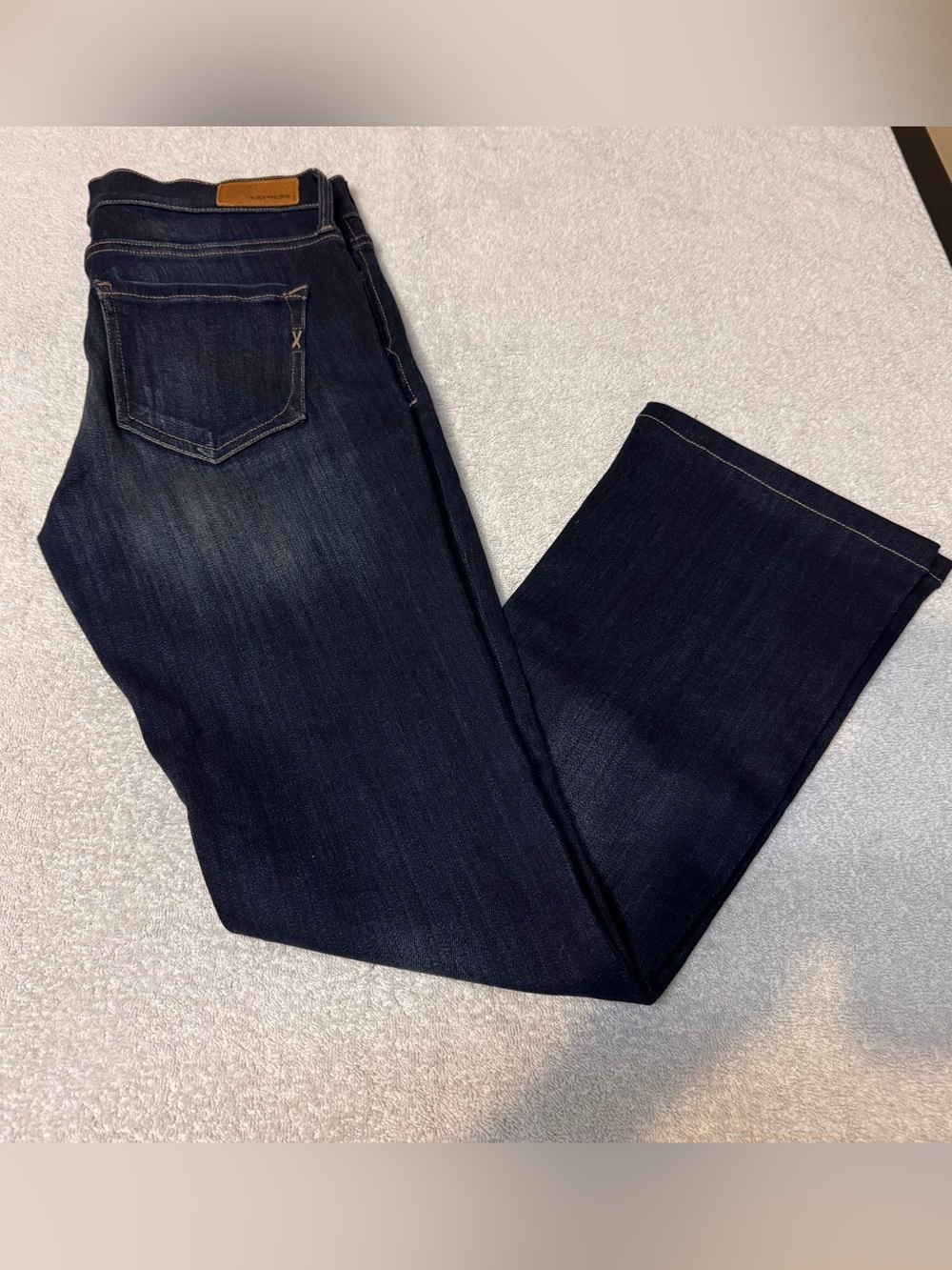 Women’s Express Barely Boot Mid Rise Dark Wash Blue Jeans. Size 2 Short